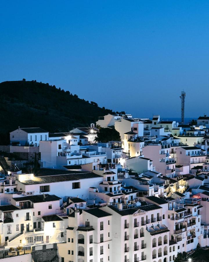 Beach Villa ,Nerja, Seaview, Pool, 3 Bedrooms, Huge Terrace And Garden Екстериор снимка